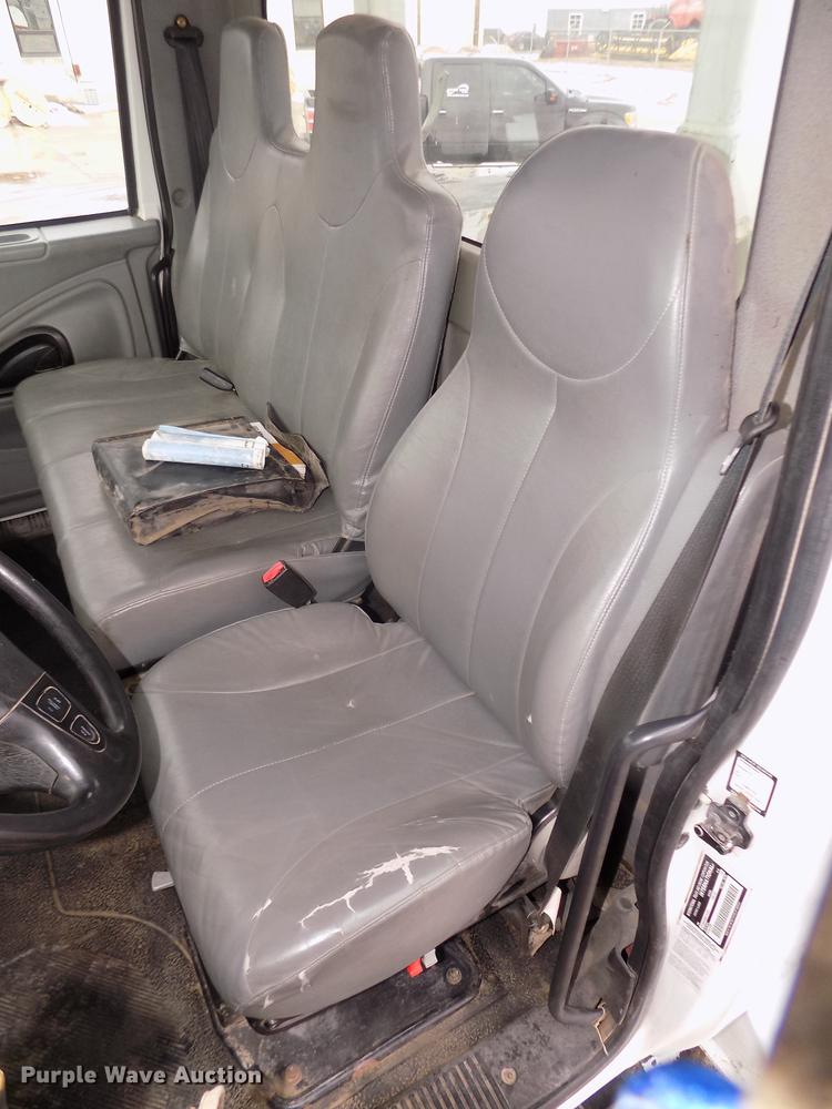 image for item DD2891 2006 International 7300 digger derrick truck