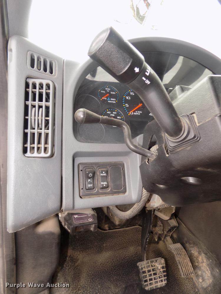 image for item DD2891 2006 International 7300 digger derrick truck