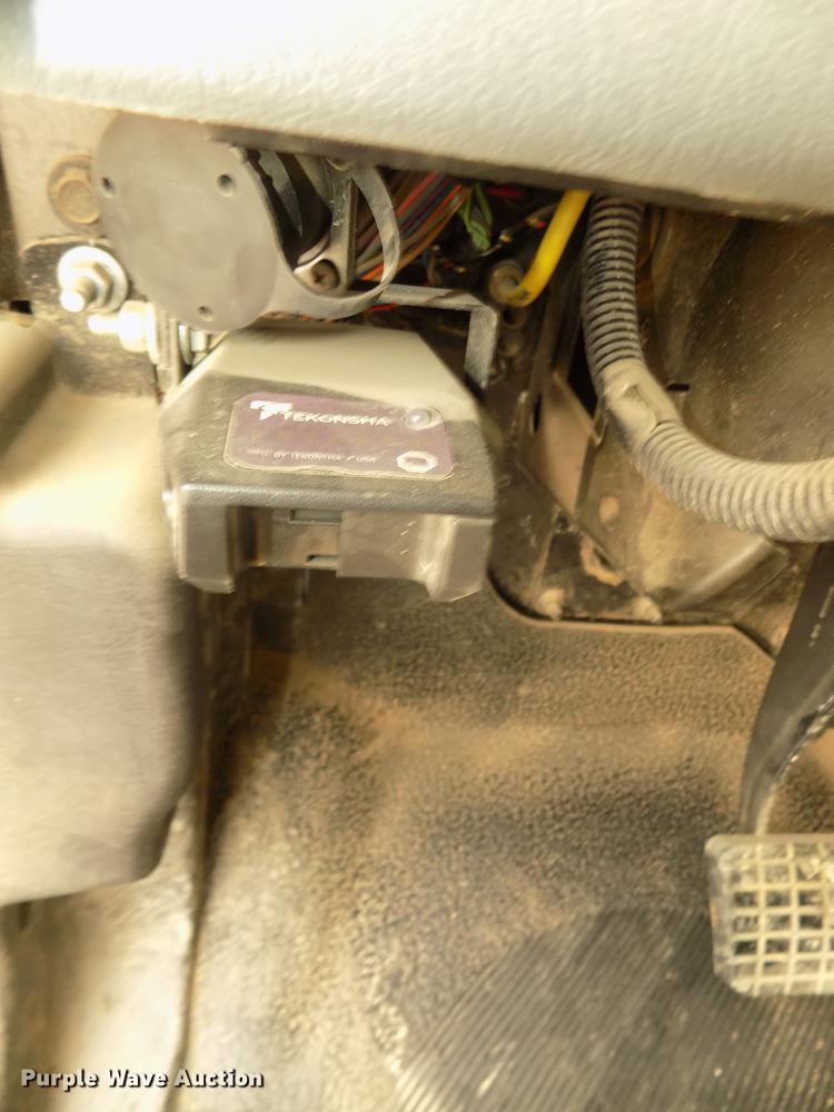 image for item DD2891 2006 International 7300 digger derrick truck