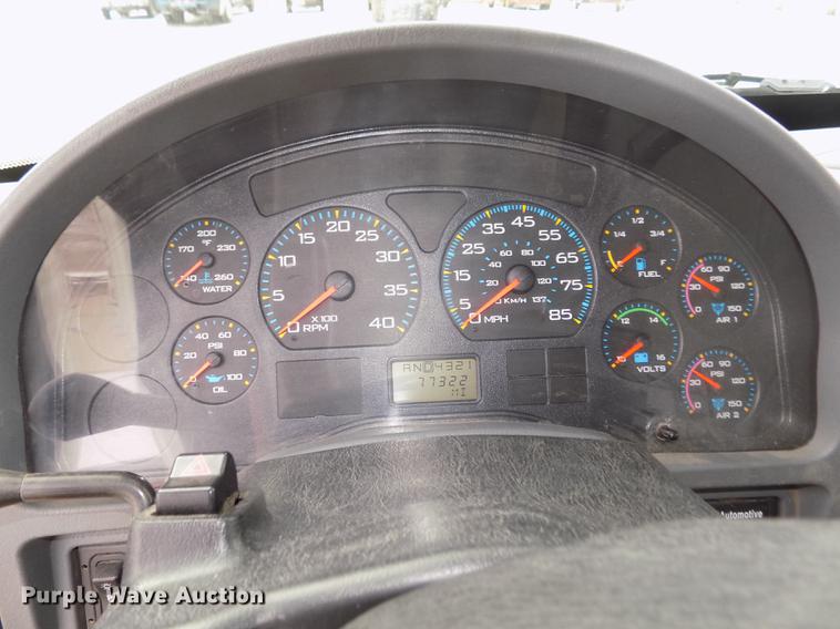 image for item DD2891 2006 International 7300 digger derrick truck