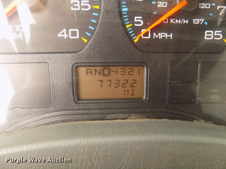 image for item DD2891 2006 International 7300 digger derrick truck