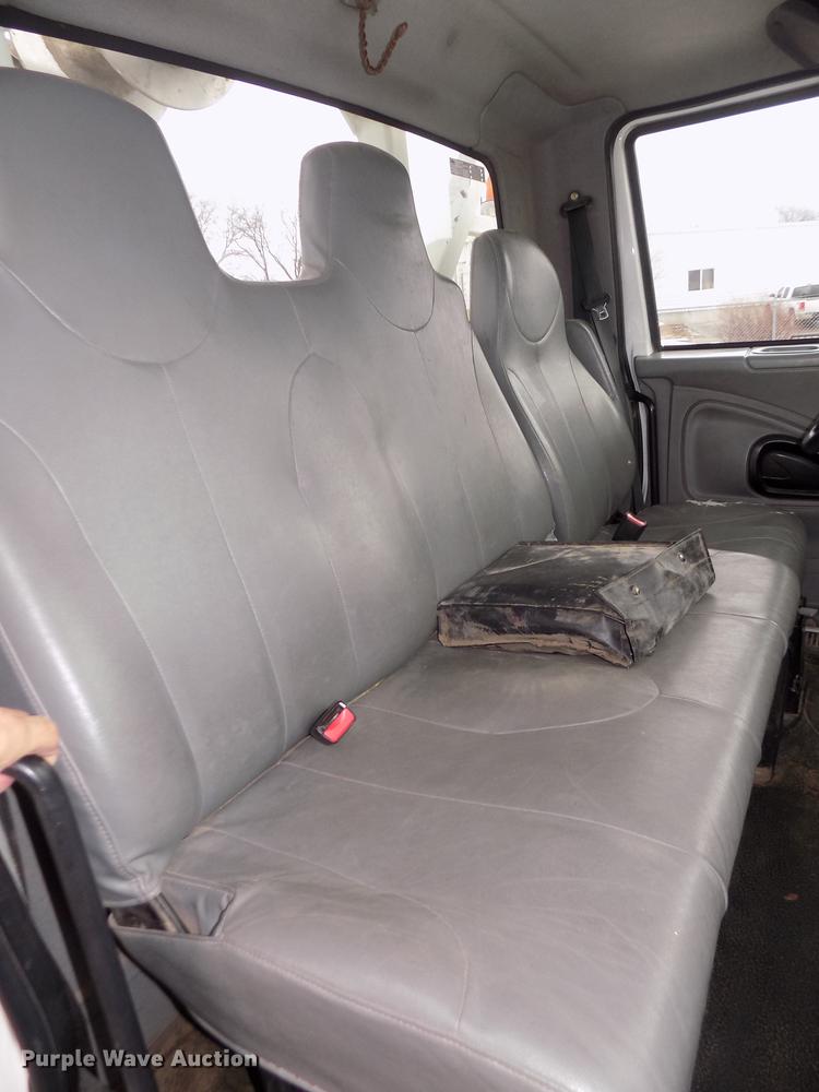 image for item DD2891 2006 International 7300 digger derrick truck