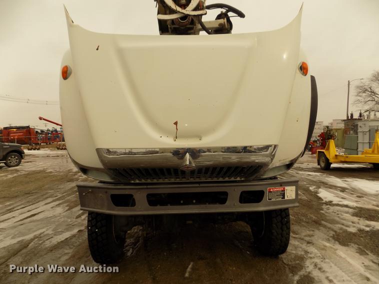 image for item DD2891 2006 International 7300 digger derrick truck