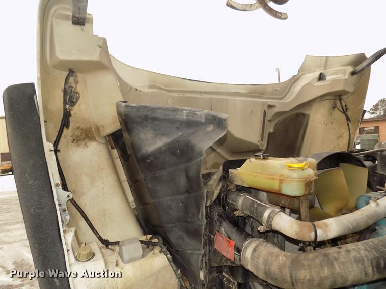 image for item DD2891 2006 International 7300 digger derrick truck