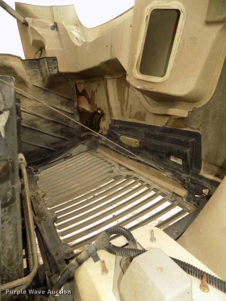 image for item DD2891 2006 International 7300 digger derrick truck