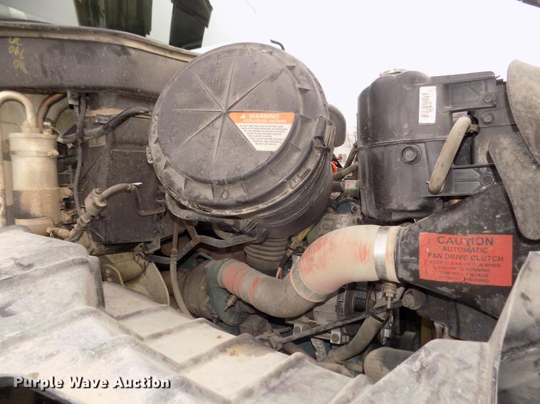 image for item DD2891 2006 International 7300 digger derrick truck