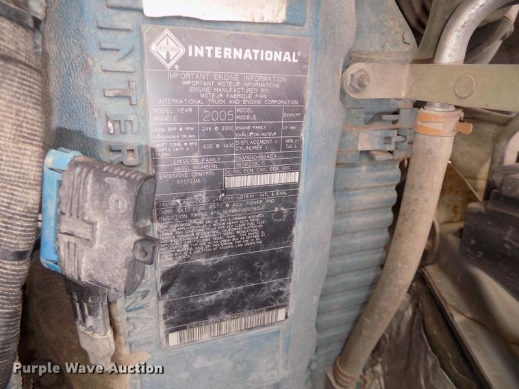 image for item DD2891 2006 International 7300 digger derrick truck