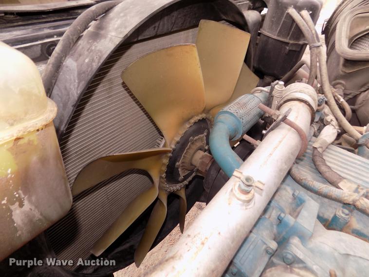 image for item DD2891 2006 International 7300 digger derrick truck