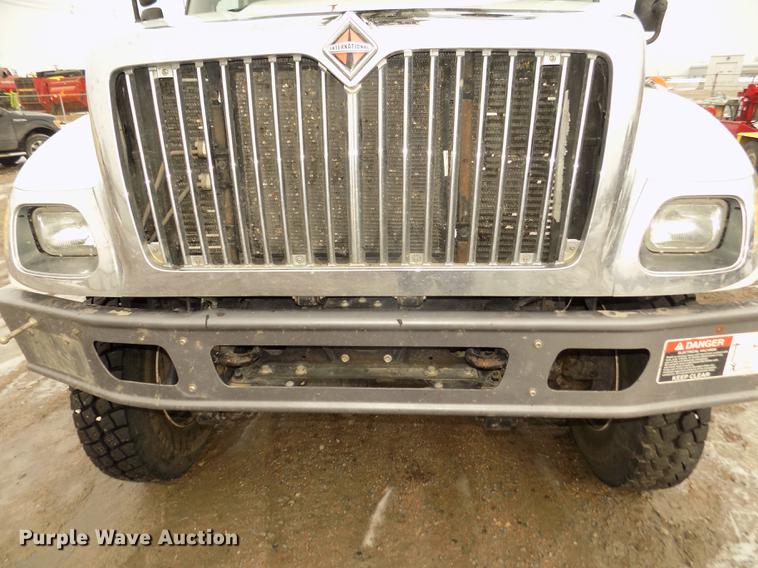 image for item DD2891 2006 International 7300 digger derrick truck