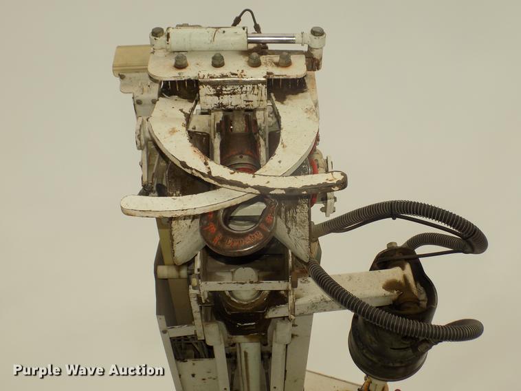 image for item DD2891 2006 International 7300 digger derrick truck