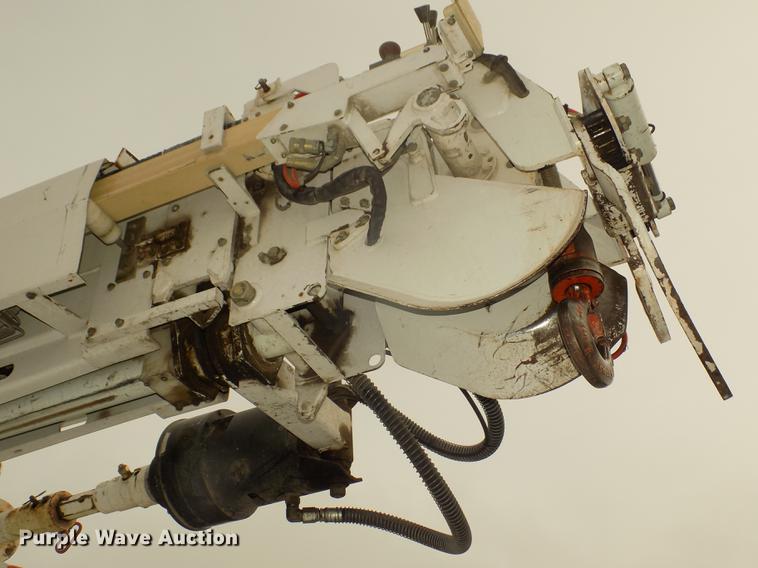 image for item DD2891 2006 International 7300 digger derrick truck