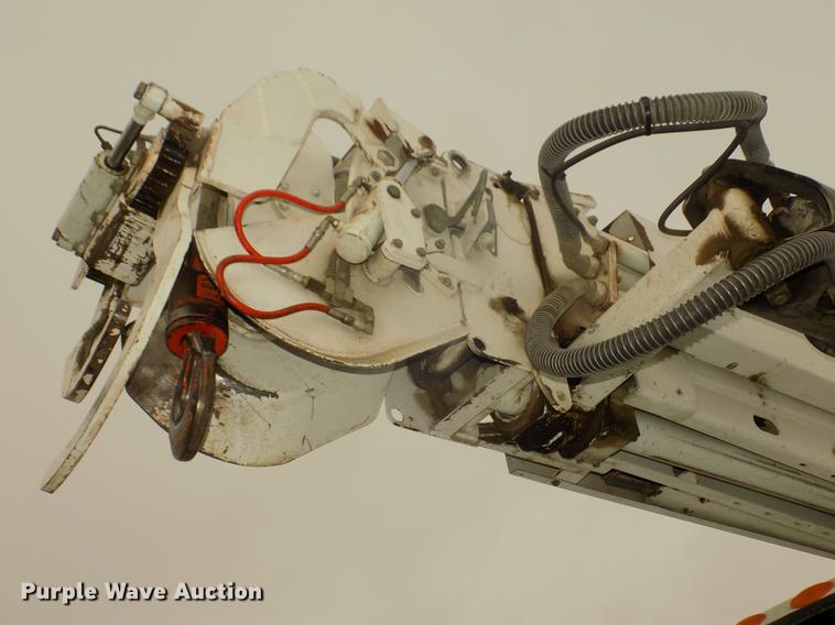 image for item DD2891 2006 International 7300 digger derrick truck