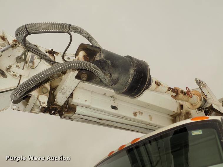 image for item DD2891 2006 International 7300 digger derrick truck