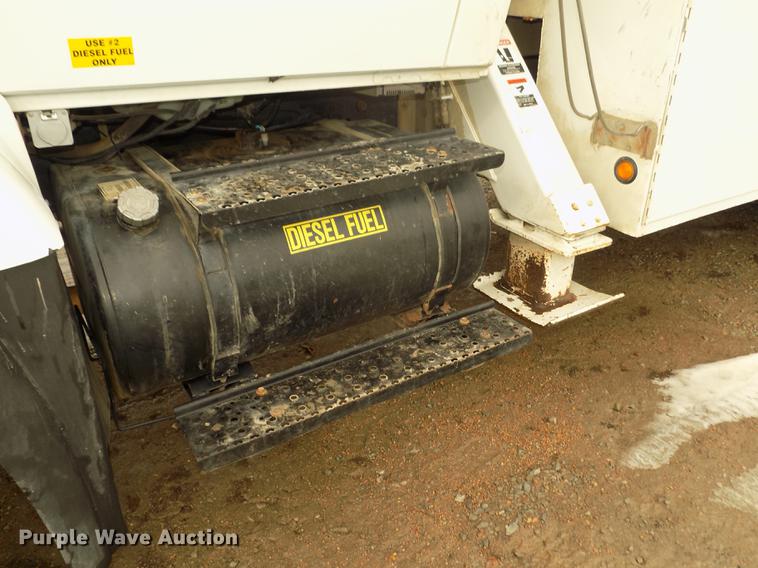 image for item DD2891 2006 International 7300 digger derrick truck