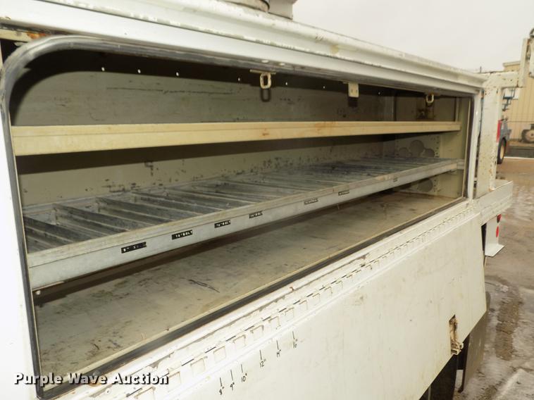 image for item DD2891 2006 International 7300 digger derrick truck