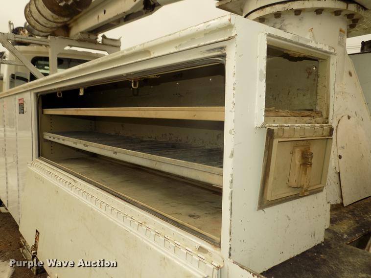 image for item DD2891 2006 International 7300 digger derrick truck