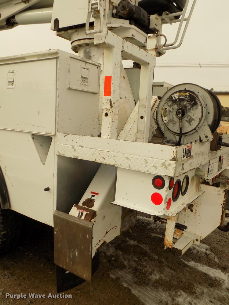 image for item DD2891 2006 International 7300 digger derrick truck