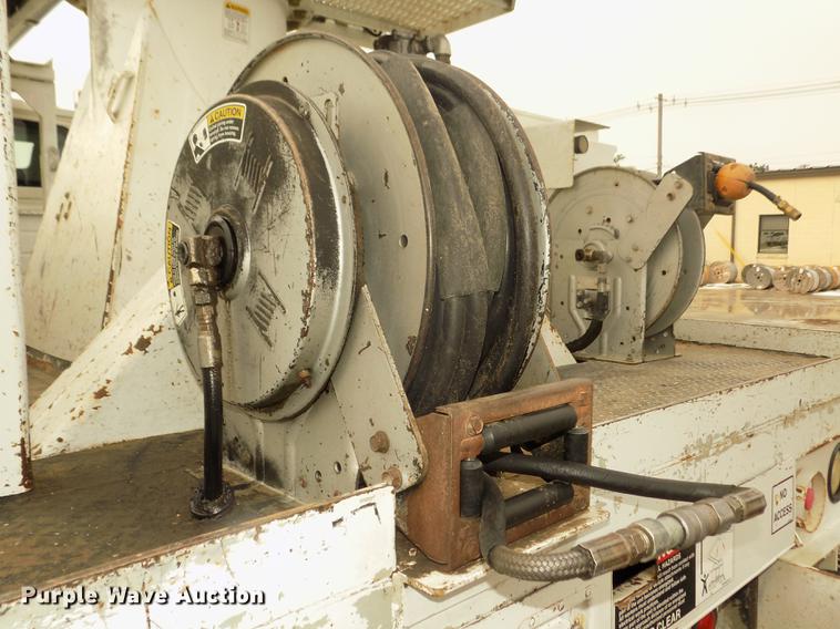 image for item DD2891 2006 International 7300 digger derrick truck