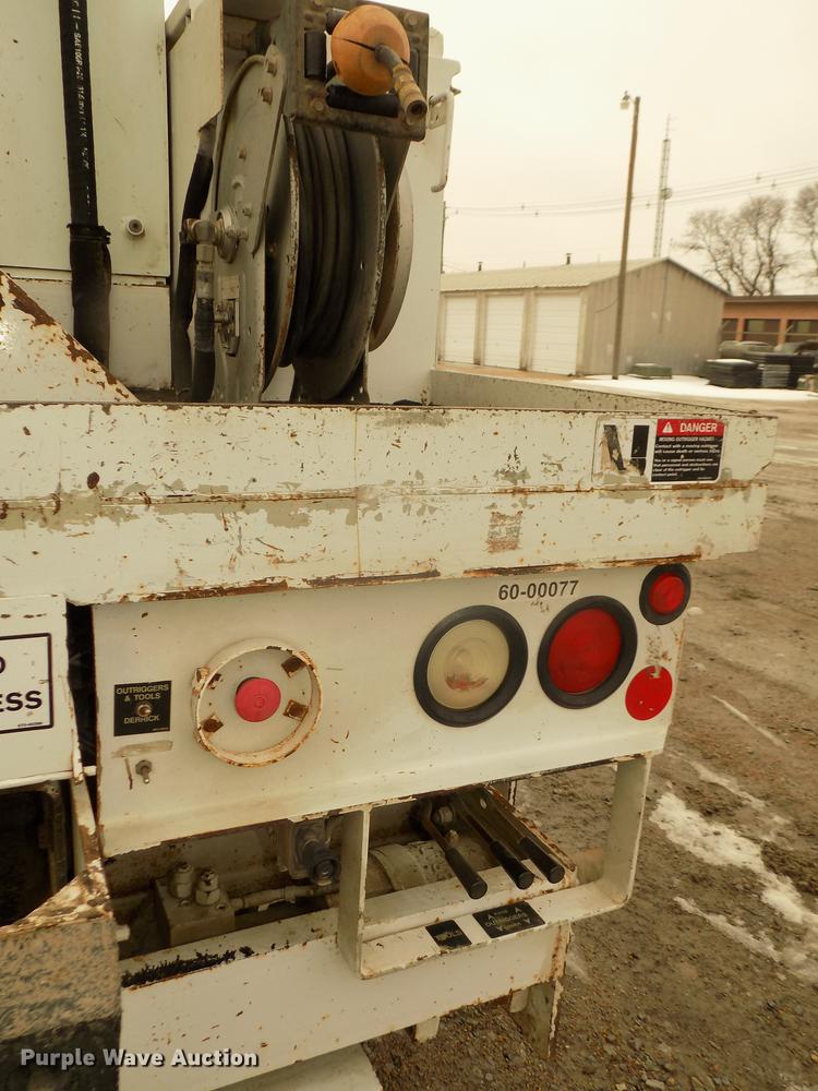 image for item DD2891 2006 International 7300 digger derrick truck