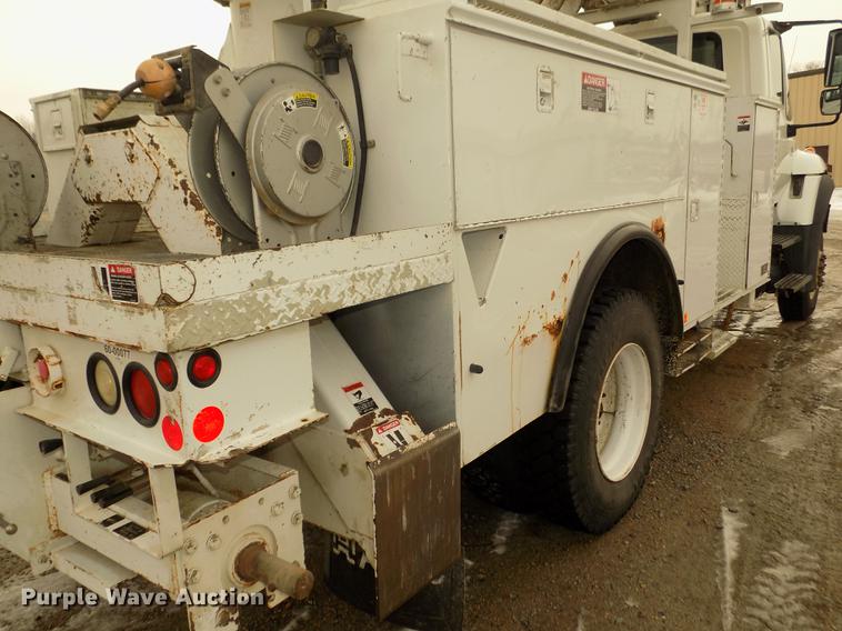 image for item DD2891 2006 International 7300 digger derrick truck