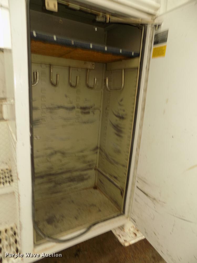 image for item DD2891 2006 International 7300 digger derrick truck