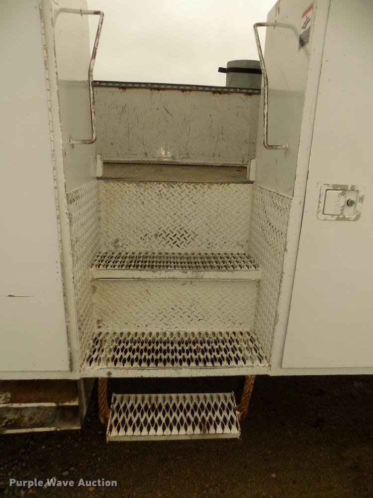 image for item DD2891 2006 International 7300 digger derrick truck