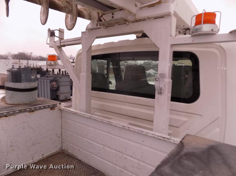 image for item DD2891 2006 International 7300 digger derrick truck