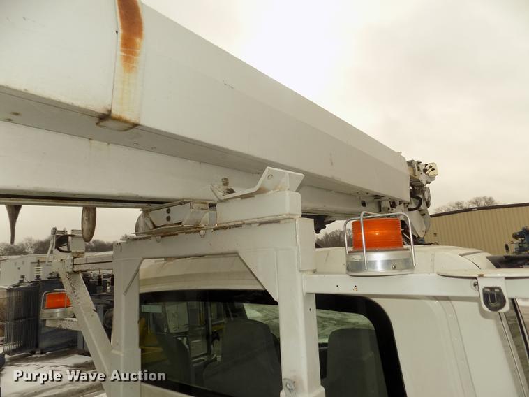 image for item DD2891 2006 International 7300 digger derrick truck