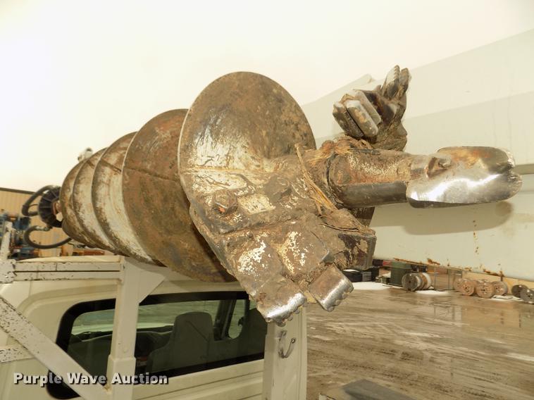 image for item DD2891 2006 International 7300 digger derrick truck