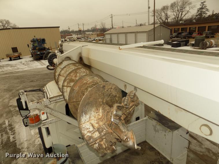 image for item DD2891 2006 International 7300 digger derrick truck