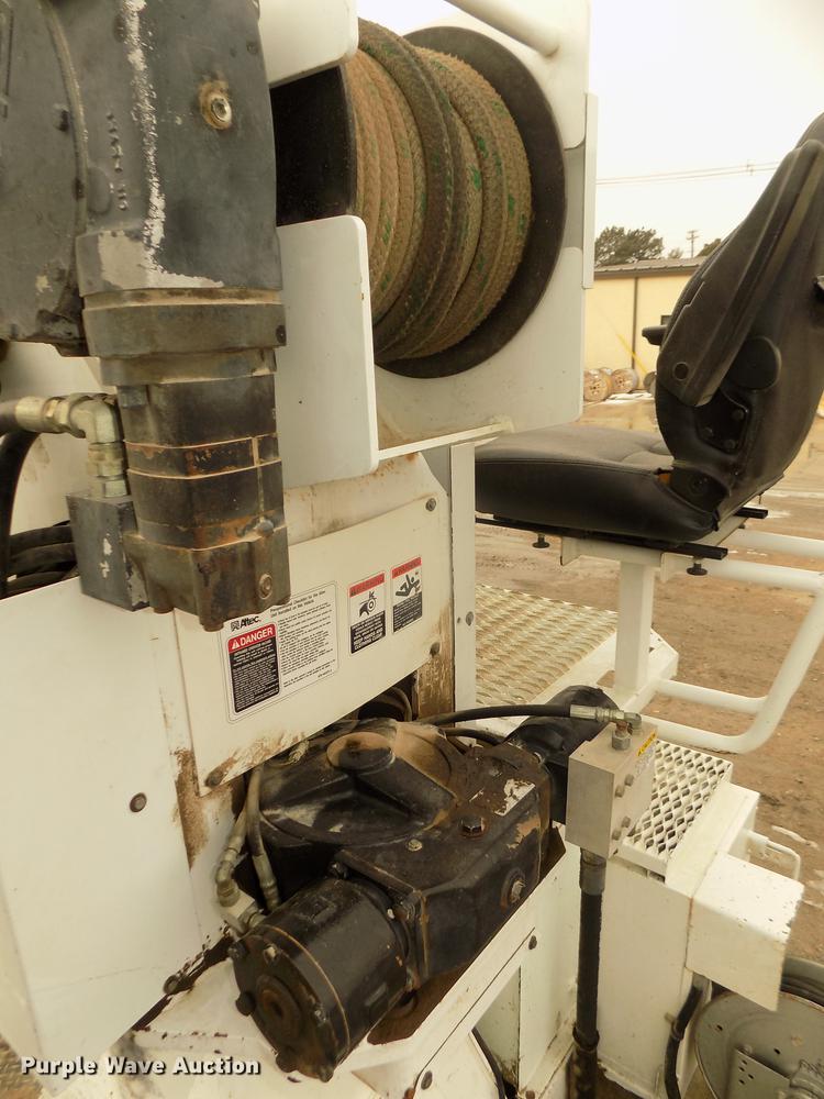 image for item DD2891 2006 International 7300 digger derrick truck