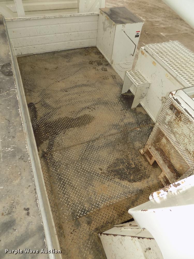 image for item DD2891 2006 International 7300 digger derrick truck