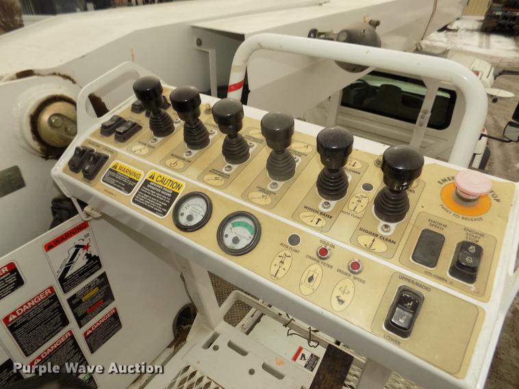 image for item DD2891 2006 International 7300 digger derrick truck