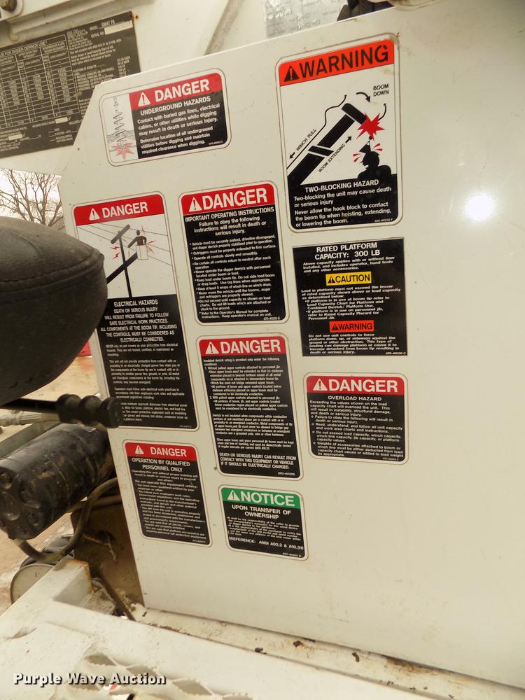 image for item DD2891 2006 International 7300 digger derrick truck