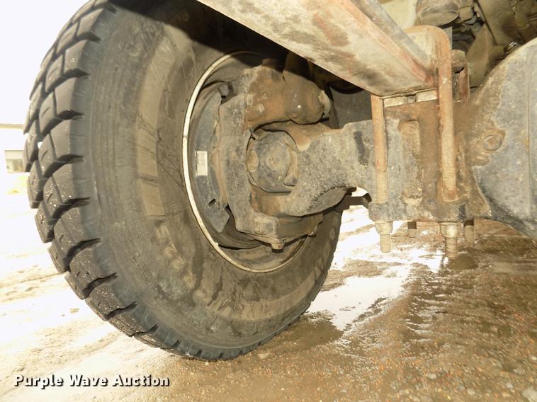 image for item DD2891 2006 International 7300 digger derrick truck