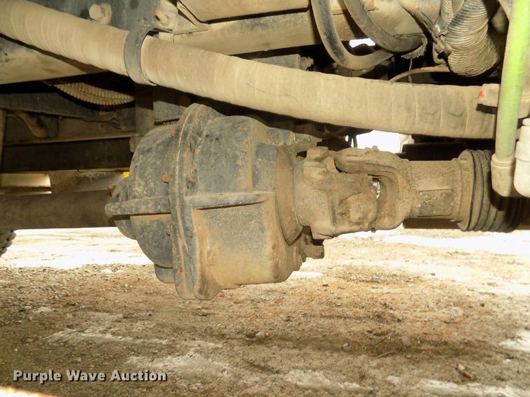 image for item DD2891 2006 International 7300 digger derrick truck