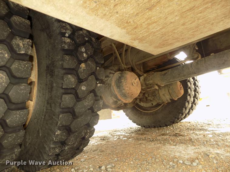 image for item DD2891 2006 International 7300 digger derrick truck