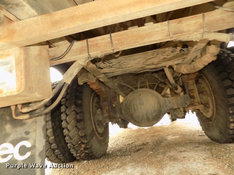 image for item DD2891 2006 International 7300 digger derrick truck