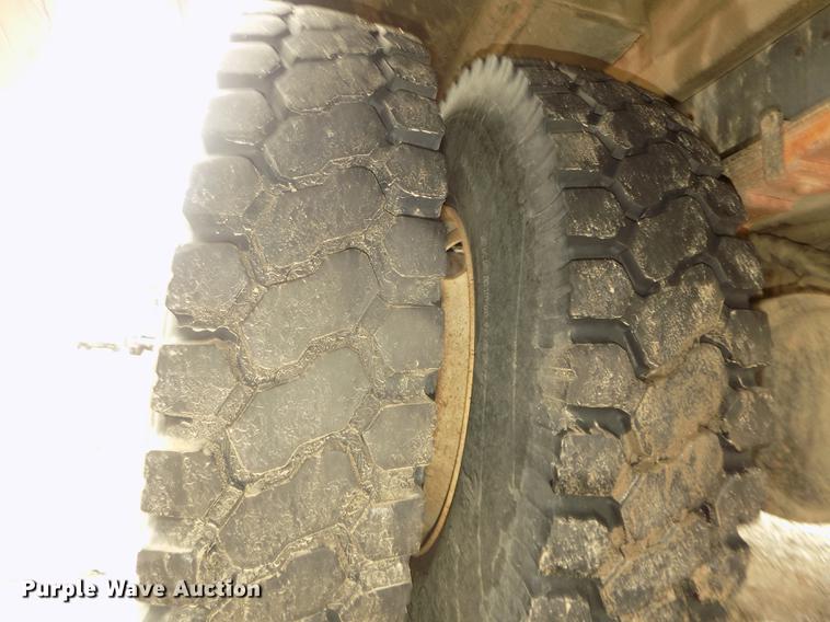 image for item DD2891 2006 International 7300 digger derrick truck