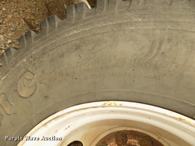 image for item DD2891 2006 International 7300 digger derrick truck