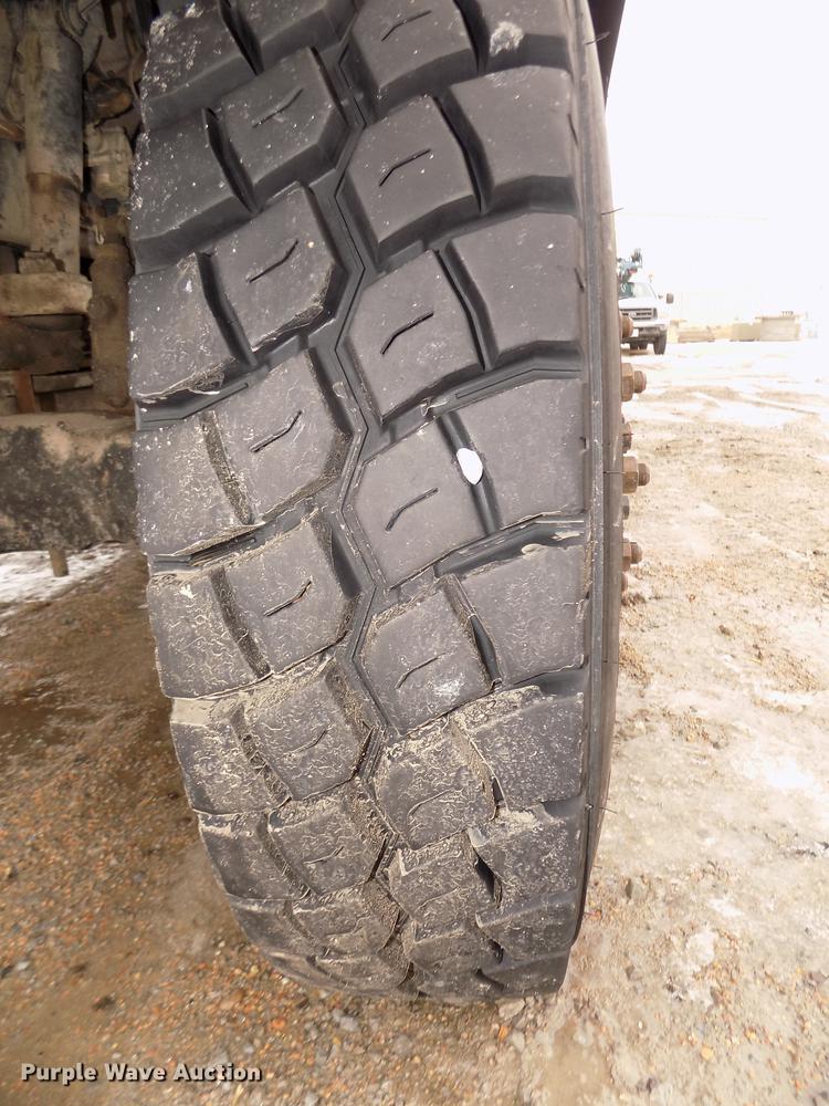 image for item DD2891 2006 International 7300 digger derrick truck