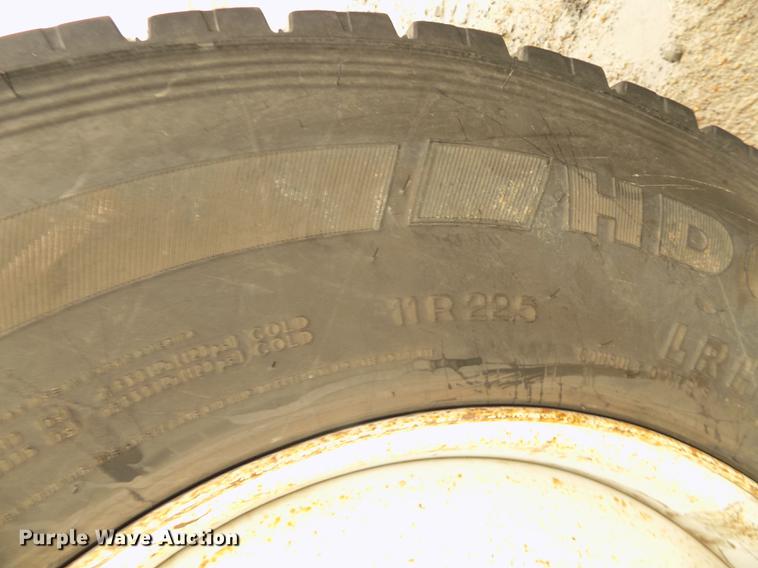 image for item DD2891 2006 International 7300 digger derrick truck