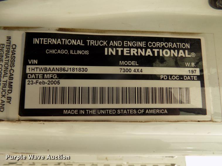 image for item DD2891 2006 International 7300 digger derrick truck