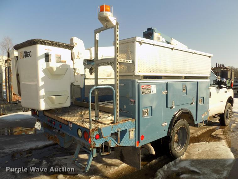 image for item DD2892 2004 Ford F550 Super Duty XL bucket truck