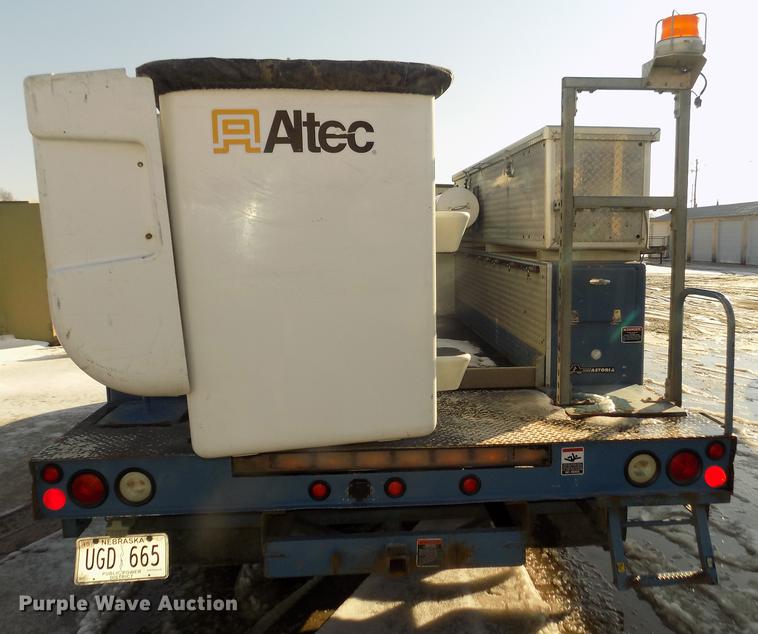 image for item DD2892 2004 Ford F550 Super Duty XL bucket truck