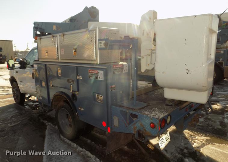 image for item DD2892 2004 Ford F550 Super Duty XL bucket truck