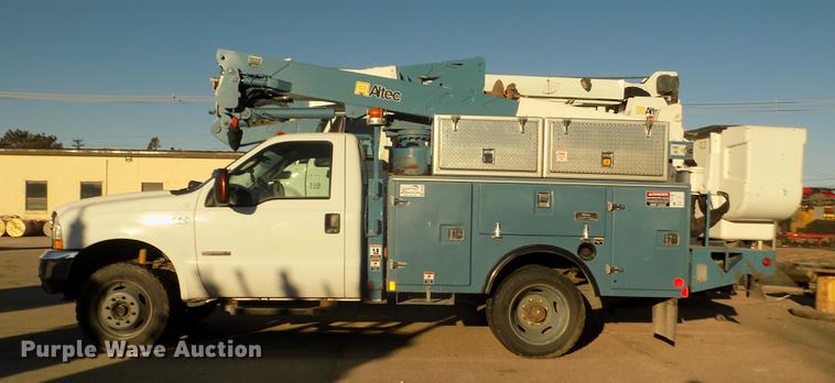 image for item DD2892 2004 Ford F550 Super Duty XL bucket truck