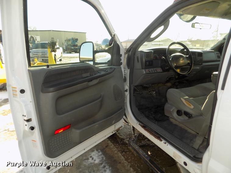 image for item DD2892 2004 Ford F550 Super Duty XL bucket truck