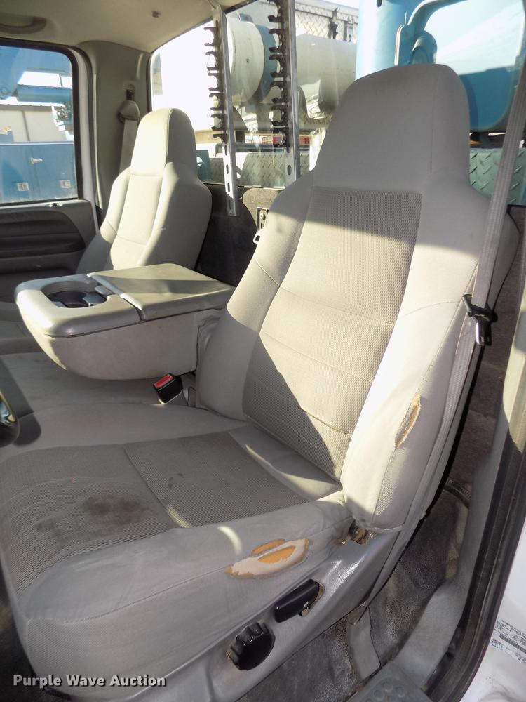 image for item DD2892 2004 Ford F550 Super Duty XL bucket truck