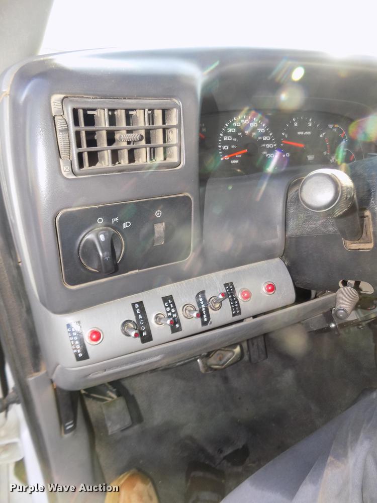 image for item DD2892 2004 Ford F550 Super Duty XL bucket truck